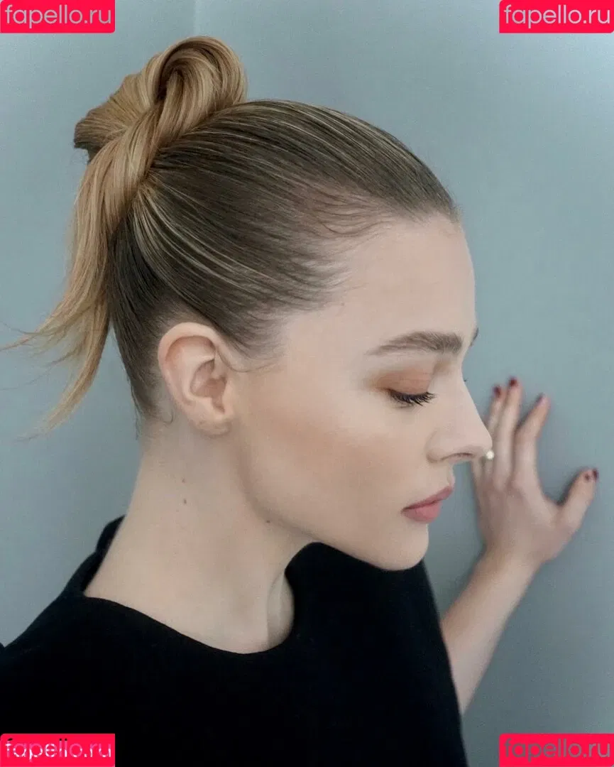 Chloë Grace Moretz / chloegmoretz / https: Onlyfans Photo Gallery 