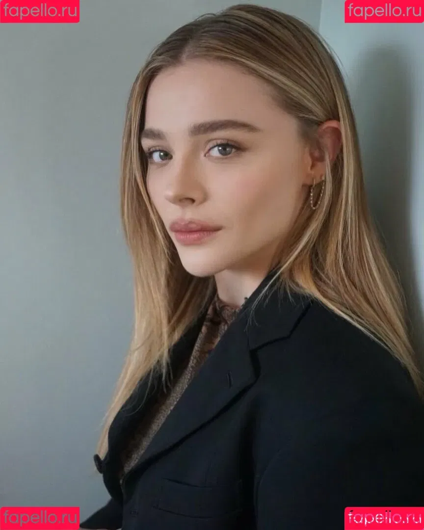 Chloë Grace Moretz / chloegmoretz / https: Onlyfans Photo Gallery 