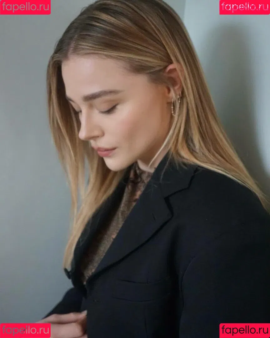 Chloë Grace Moretz / chloegmoretz / https: Onlyfans Photo Gallery 