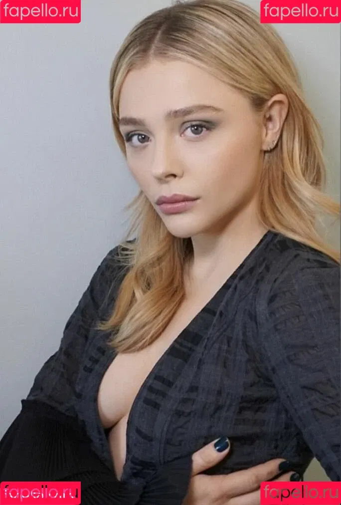 Chloë Grace Moretz / chloegmoretz / https: Onlyfans Photo Gallery 
