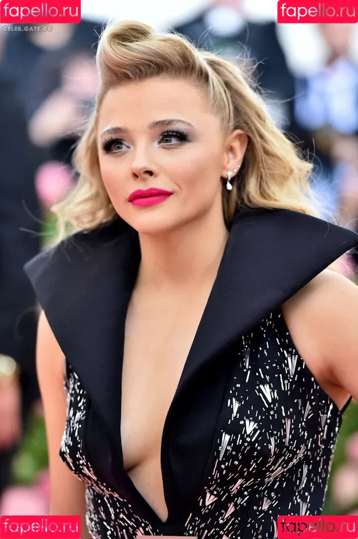Chloë Grace Moretz / chloegmoretz / https: Onlyfans Photo Gallery 