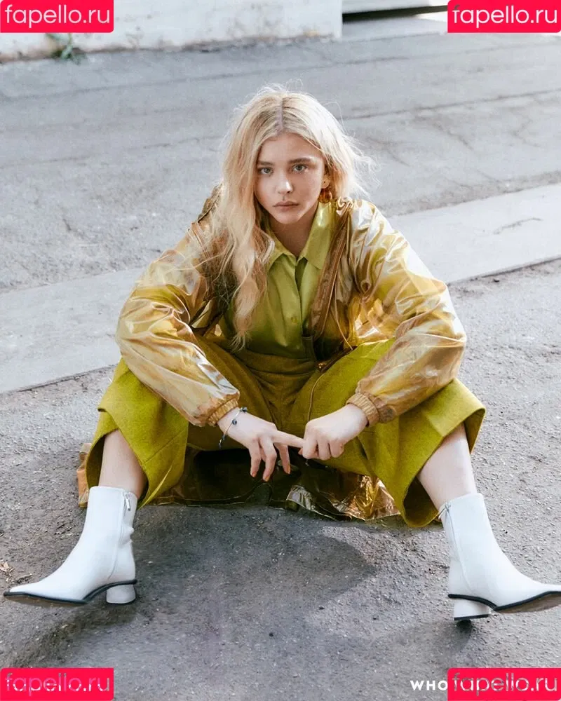 Chloë Grace Moretz / chloegmoretz / https: Onlyfans Photo Gallery 