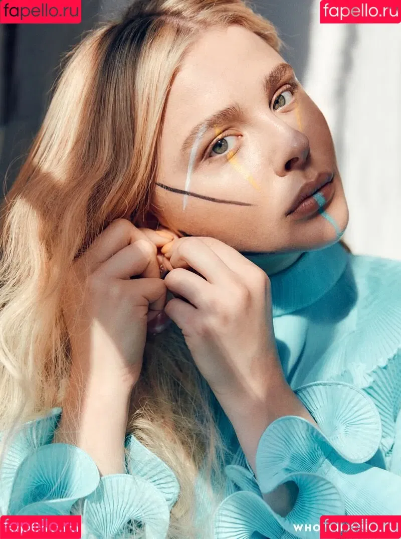Chloë Grace Moretz / chloegmoretz / https: Onlyfans Photo Gallery 