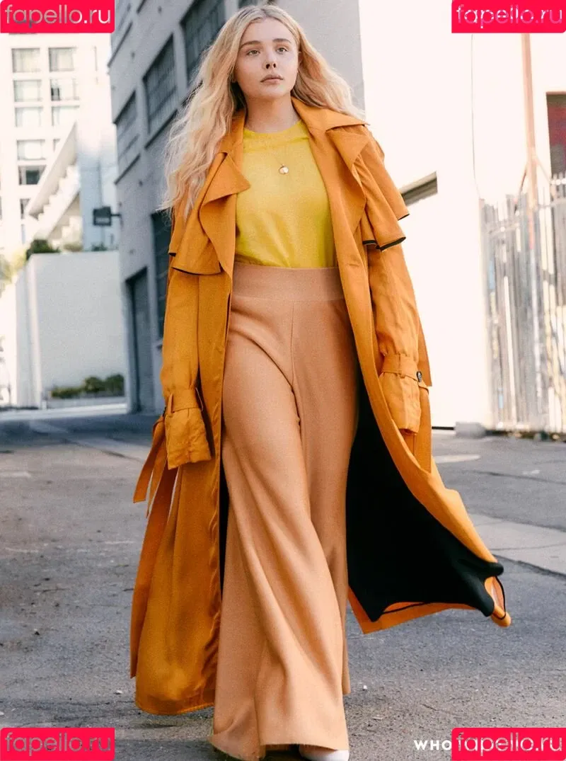 Chloë Grace Moretz / chloegmoretz / https: Onlyfans Photo Gallery 