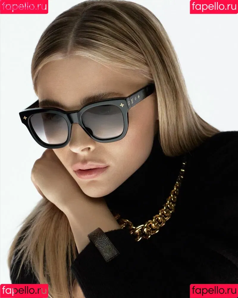 Chloë Grace Moretz / chloegmoretz / https: Onlyfans Photo Gallery 