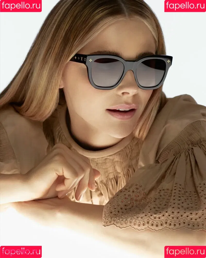 Chloë Grace Moretz / chloegmoretz / https: Onlyfans Photo Gallery 