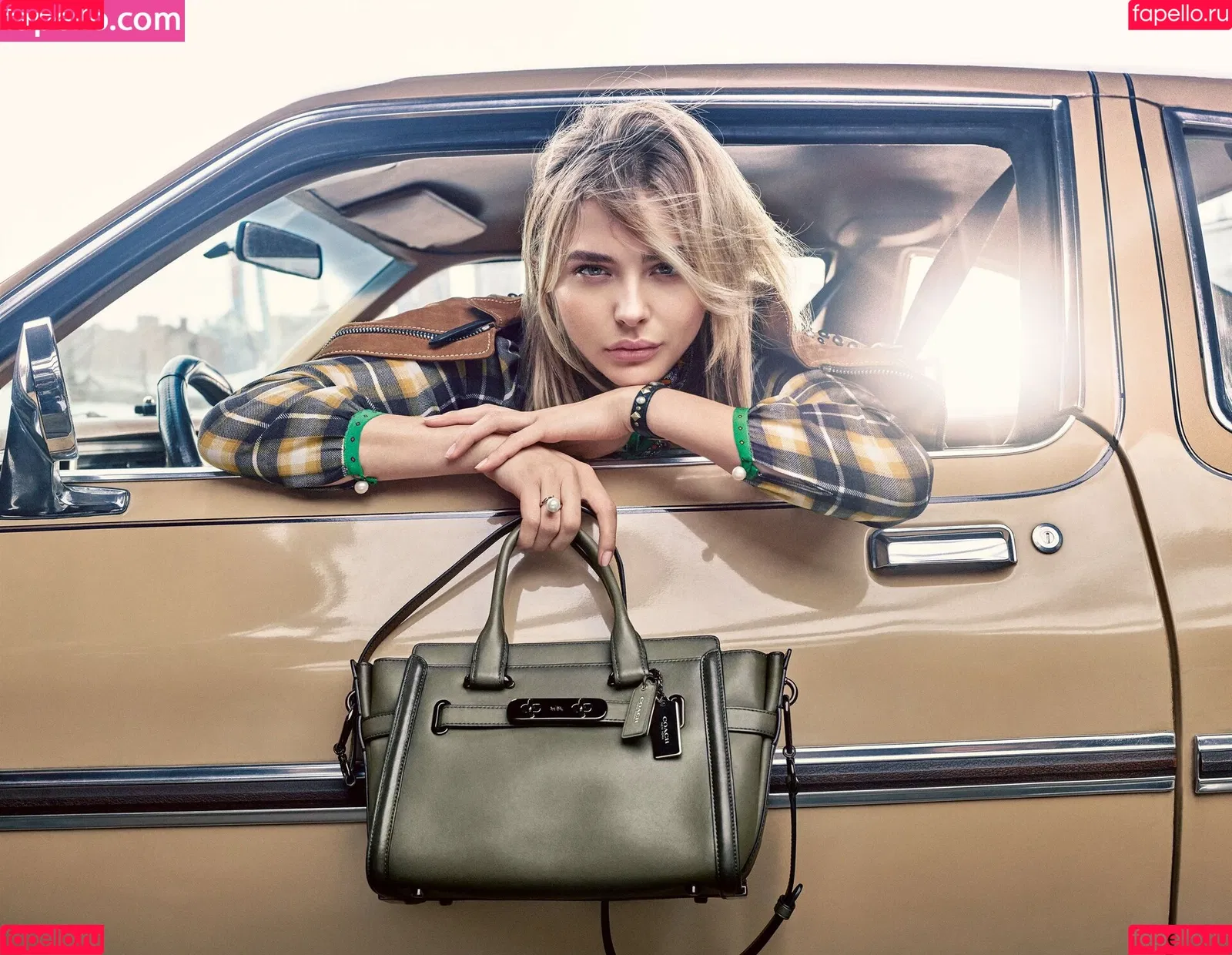 Chloë Grace Moretz / chloegmoretz / https: Onlyfans Photo Gallery 