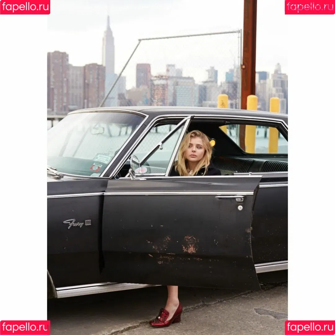 Chloë Grace Moretz / chloegmoretz / https: Onlyfans Photo Gallery 