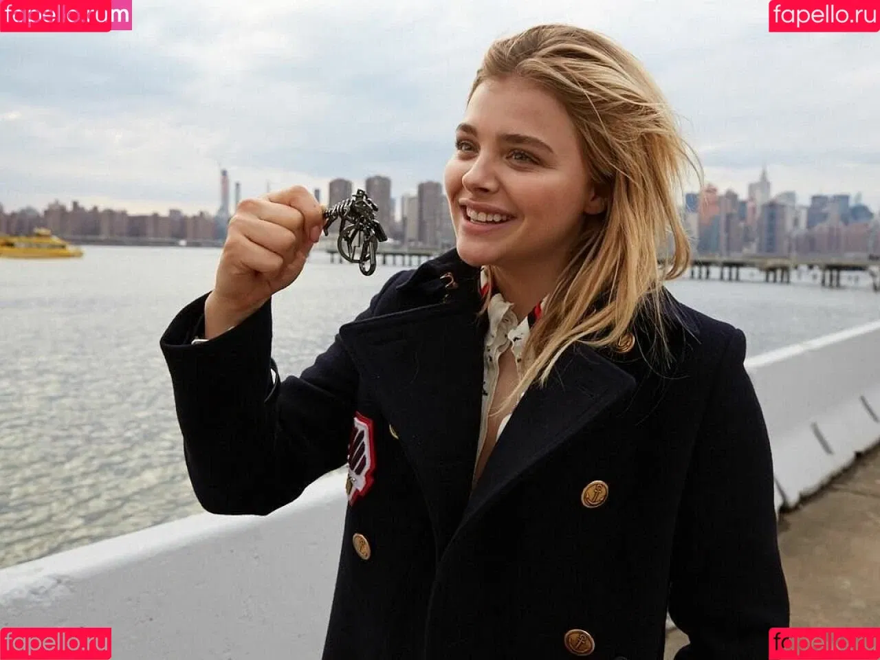 Chloë Grace Moretz / chloegmoretz / https: Onlyfans Photo Gallery 