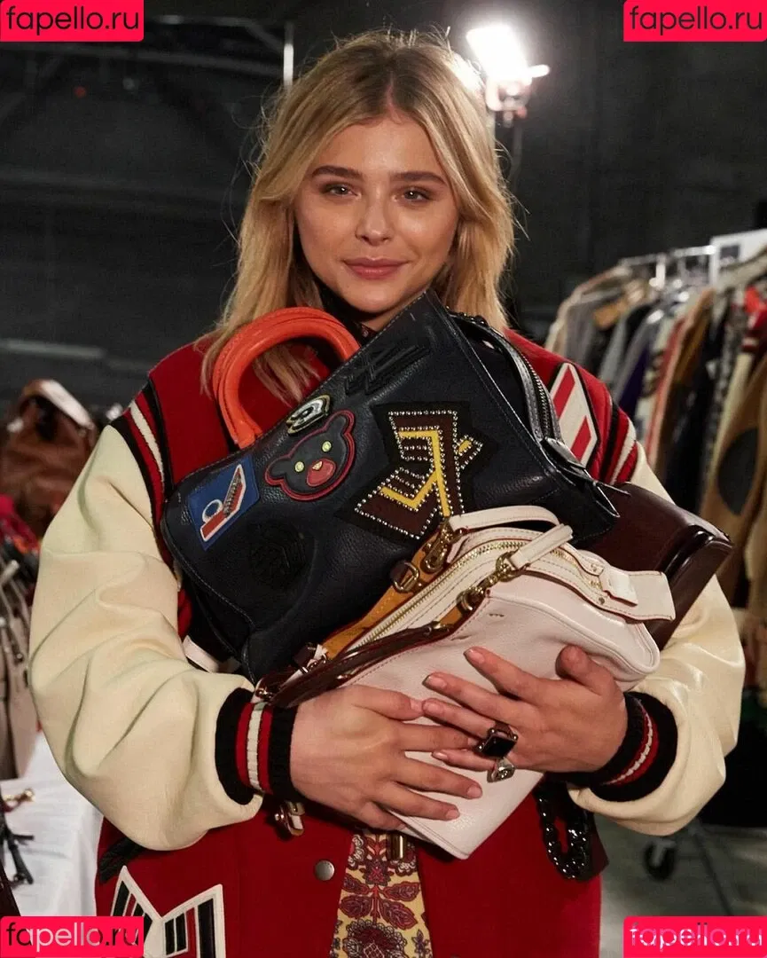 Chloë Grace Moretz / chloegmoretz / https: Onlyfans Photo Gallery 