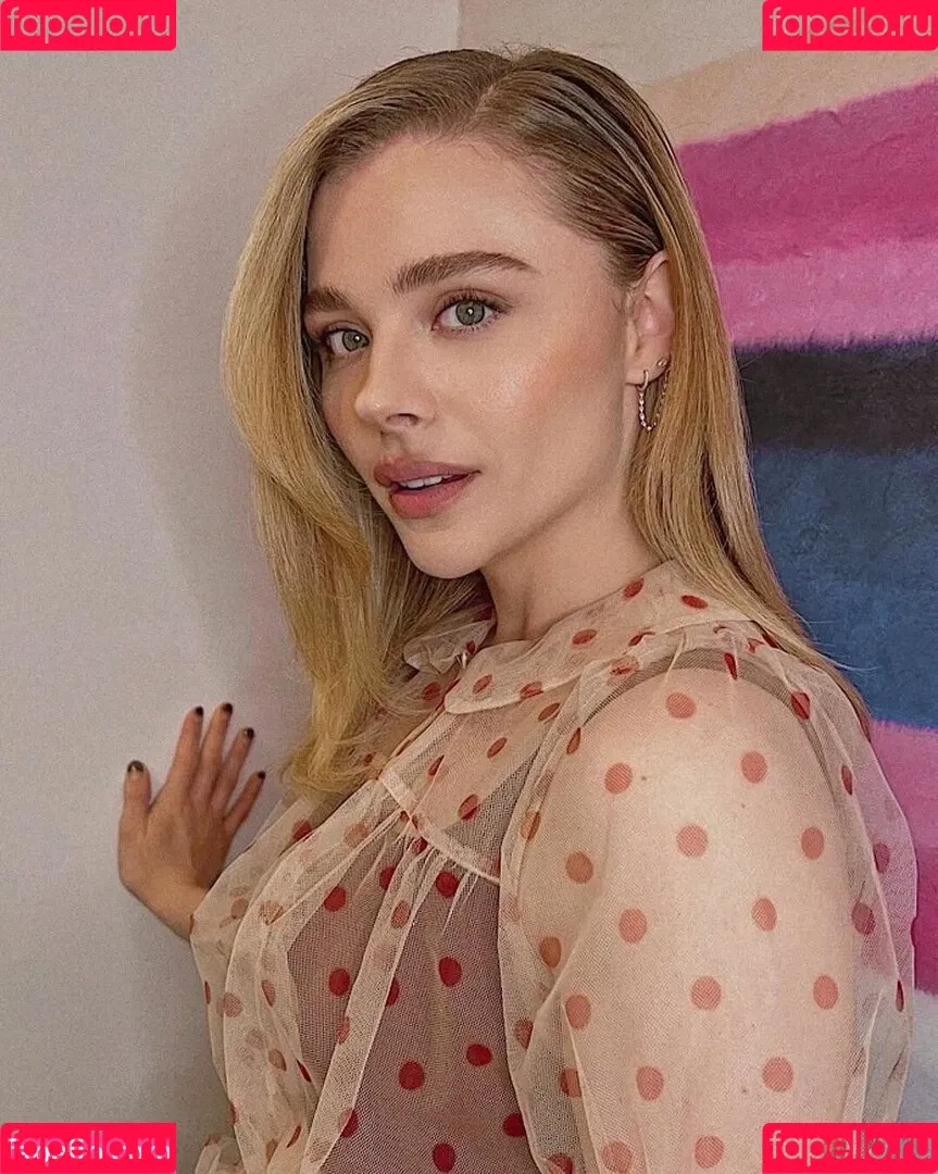 Chloë Grace Moretz / chloegmoretz / https: Onlyfans Photo Gallery 