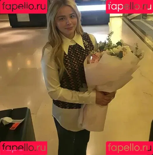 Chloë Grace Moretz / chloegmoretz / https: Onlyfans Photo Gallery 