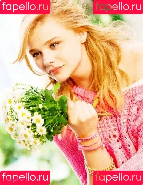 Chloë Grace Moretz / chloegmoretz / https: Onlyfans Photo Gallery 