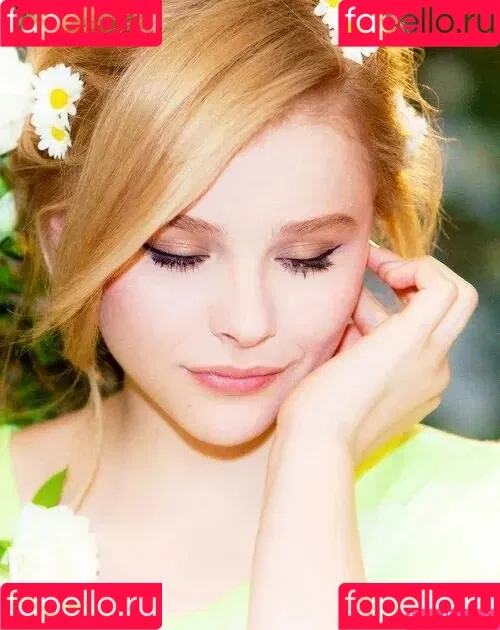 Chloë Grace Moretz / chloegmoretz / https: Onlyfans Photo Gallery 