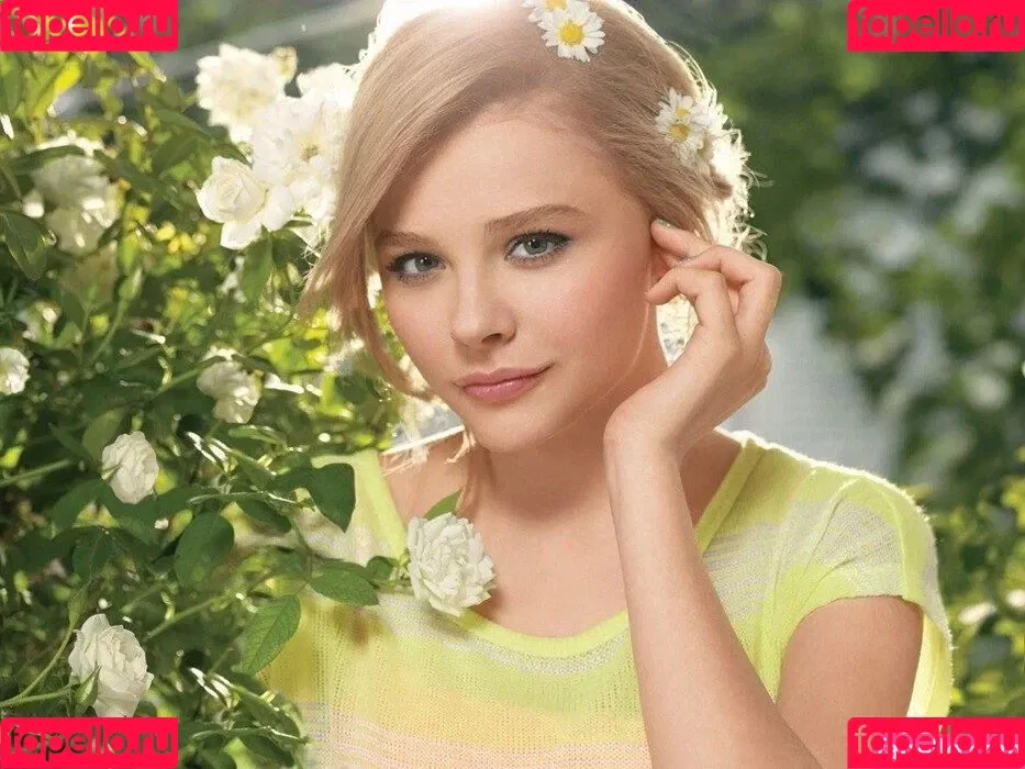Chloë Grace Moretz / chloegmoretz / https: Onlyfans Photo Gallery 