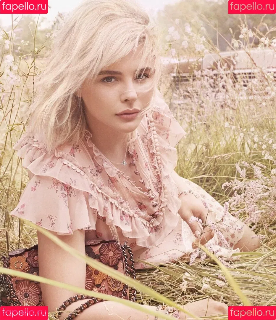 Chloë Grace Moretz / chloegmoretz / https: Onlyfans Photo Gallery 
