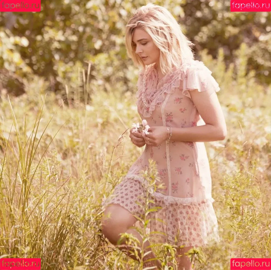 Chloë Grace Moretz / chloegmoretz / https: Onlyfans Photo Gallery 