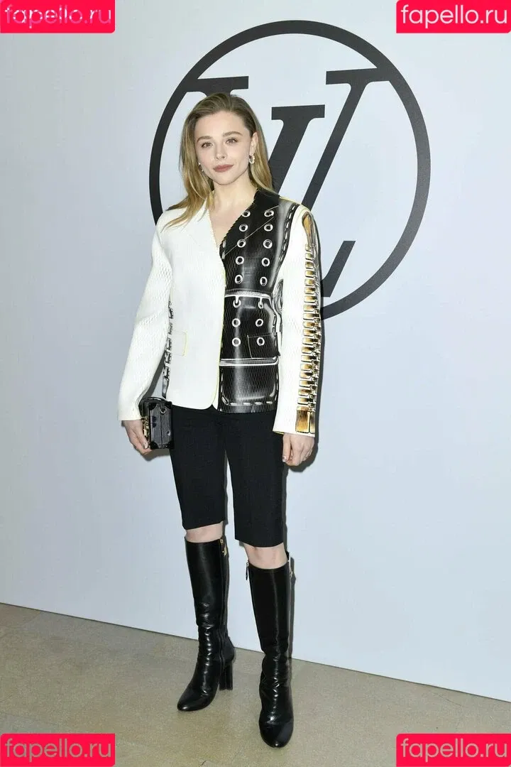 Chloë Grace Moretz / chloegmoretz / https: Onlyfans Photo Gallery 