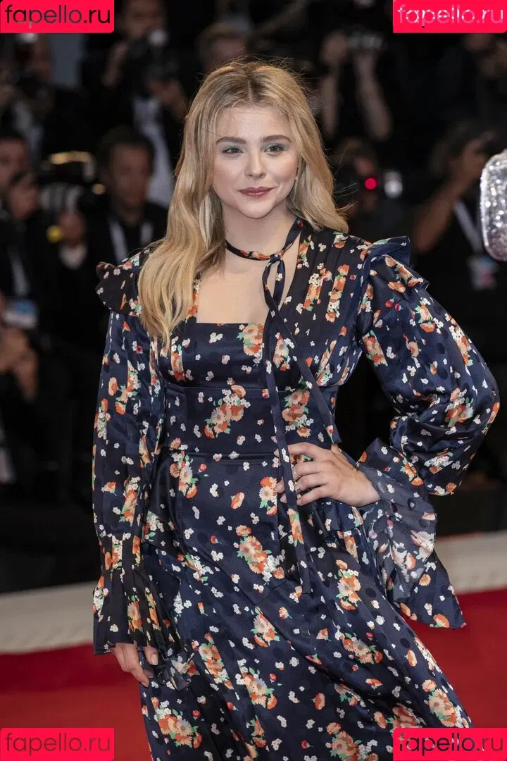 Chloë Grace Moretz / chloegmoretz / https: Onlyfans Photo Gallery 