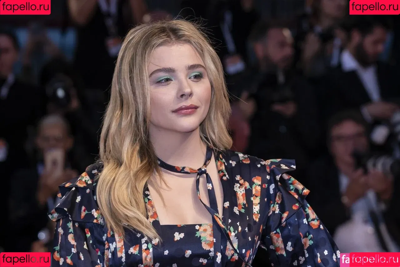 Chloë Grace Moretz / chloegmoretz / https: Onlyfans Photo Gallery 