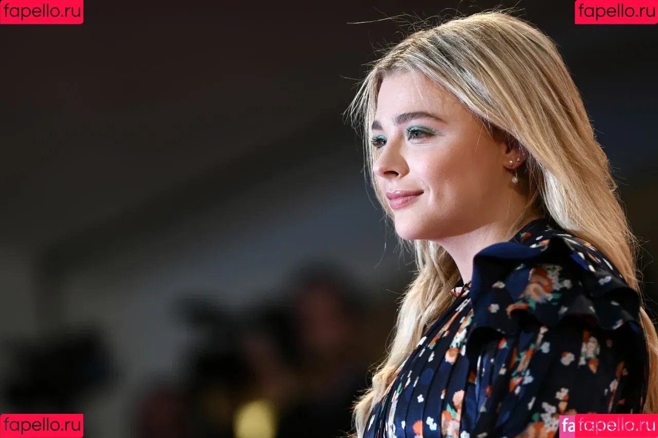 Chloë Grace Moretz / chloegmoretz / https: Onlyfans Photo Gallery 