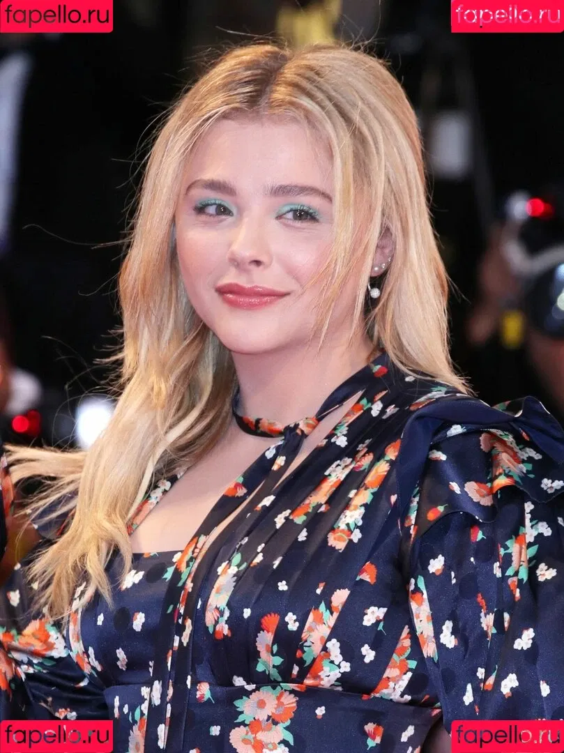 Chloë Grace Moretz / chloegmoretz / https: Onlyfans Photo Gallery 
