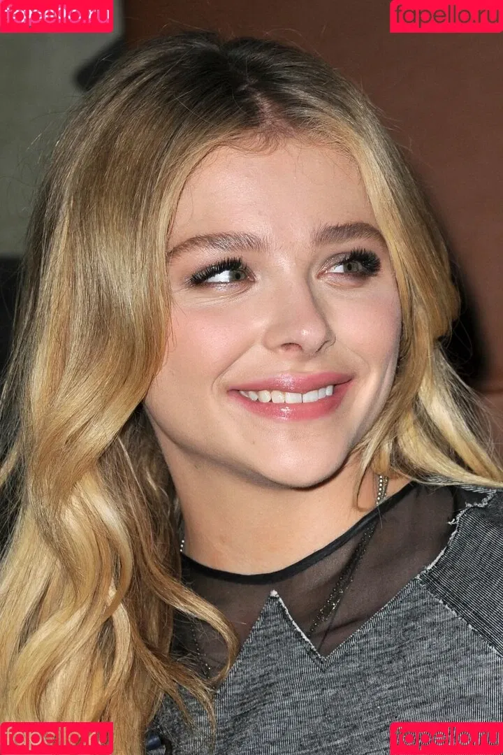 Chloë Grace Moretz / chloegmoretz / https: Onlyfans Photo Gallery 