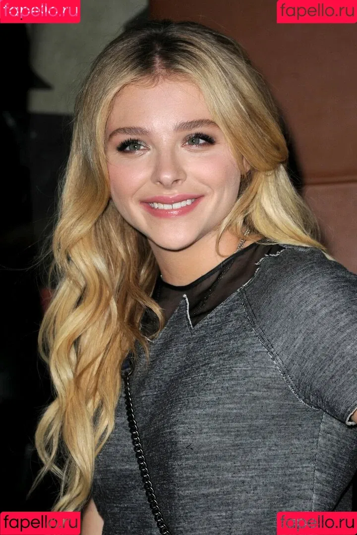 Chloë Grace Moretz / chloegmoretz / https: Onlyfans Photo Gallery 
