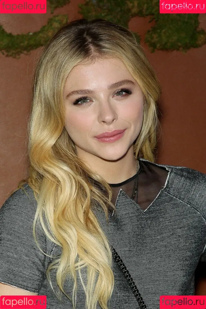 Chloë Grace Moretz / chloegmoretz / https: Onlyfans Photo Gallery 