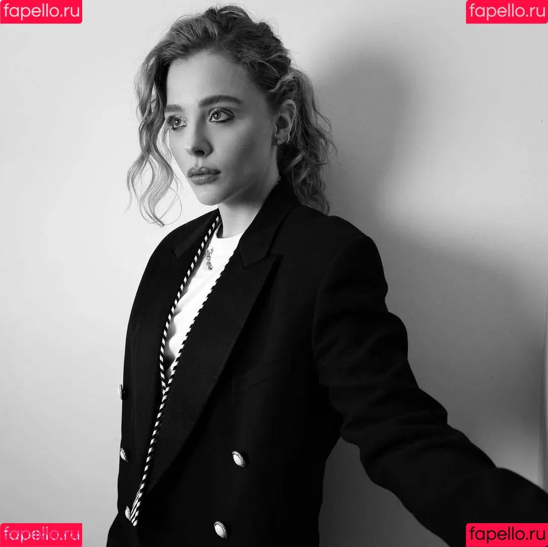 Chloë Grace Moretz / chloegmoretz / https: Onlyfans Photo Gallery 