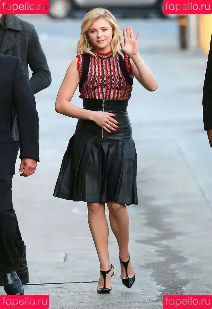 Chloë Grace Moretz / chloegmoretz / https: Onlyfans Photo Gallery 