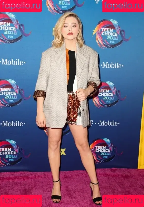 Chloë Grace Moretz / chloegmoretz / https: Onlyfans Photo Gallery 