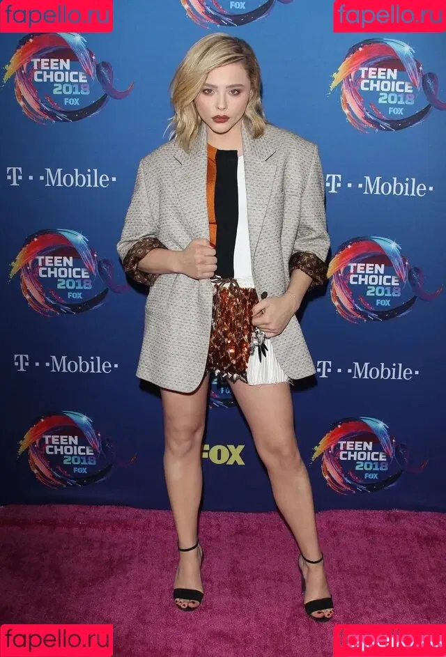 Chloë Grace Moretz / chloegmoretz / https: Onlyfans Photo Gallery 