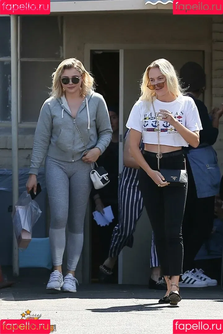 Chloë Grace Moretz / chloegmoretz / https: Onlyfans Photo Gallery 