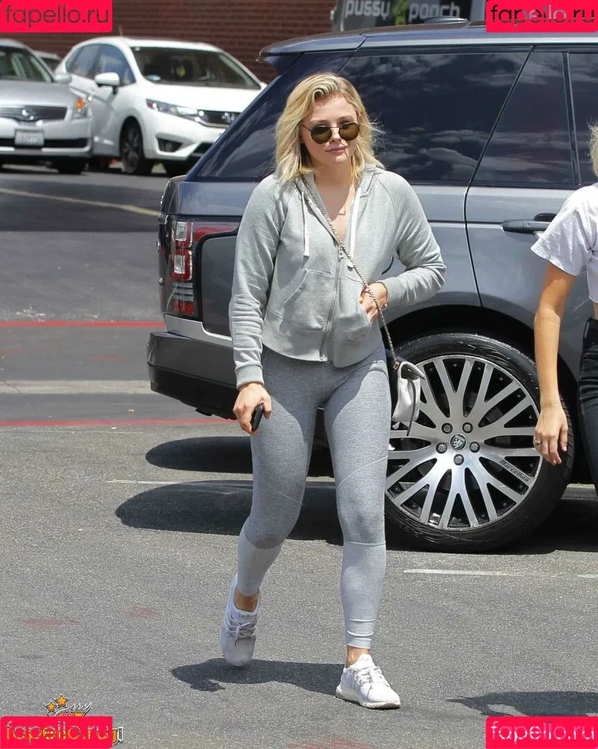 Chloë Grace Moretz / chloegmoretz / https: Onlyfans Photo Gallery 