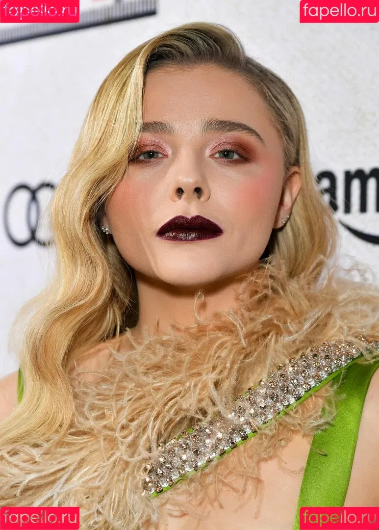 Chloë Grace Moretz / chloegmoretz / https: Onlyfans Photo Gallery 