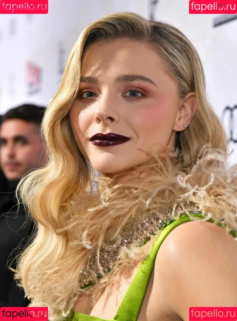 Chloë Grace Moretz / chloegmoretz / https: Onlyfans Photo Gallery 