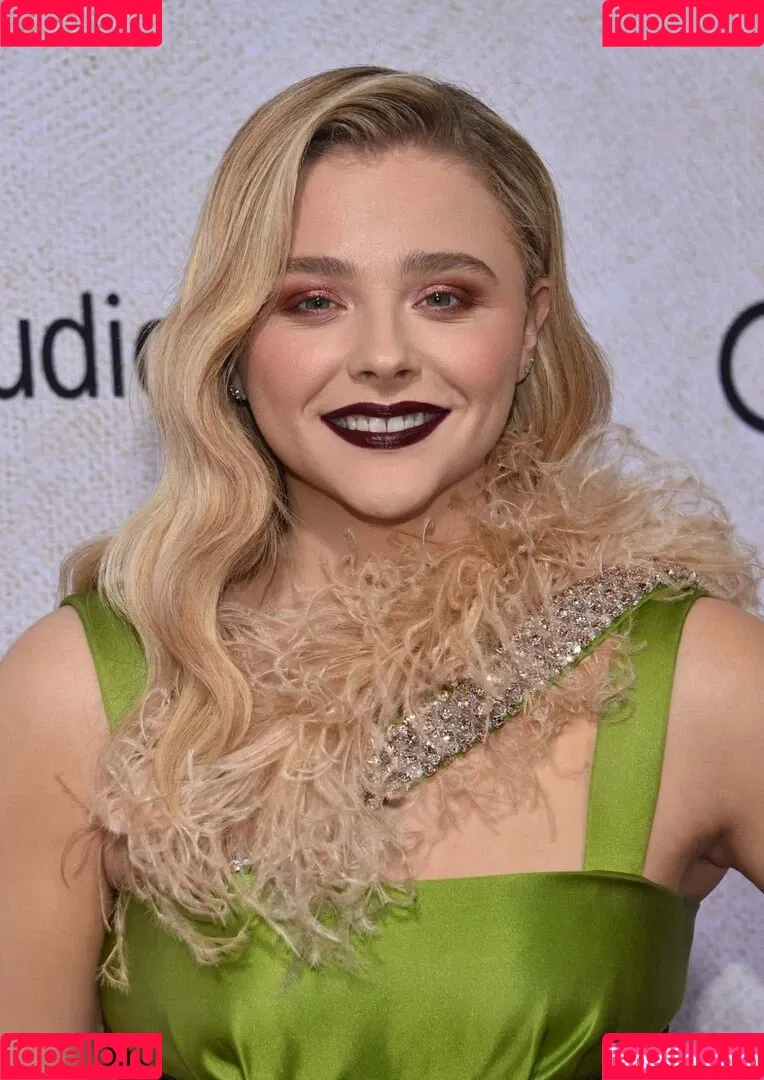Chloë Grace Moretz / chloegmoretz / https: Onlyfans Photo Gallery 