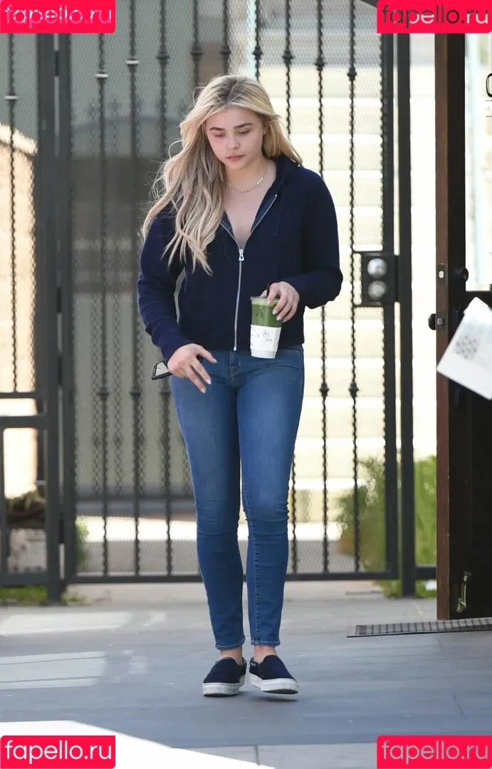 Chloë Grace Moretz / chloegmoretz / https: Onlyfans Photo Gallery 