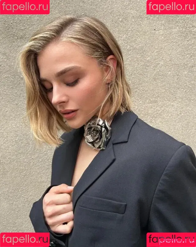 Chloë Grace Moretz / chloegmoretz / https: Onlyfans Photo Gallery 