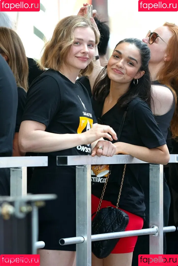 Chloë Grace Moretz / chloegmoretz / https: Onlyfans Photo Gallery 