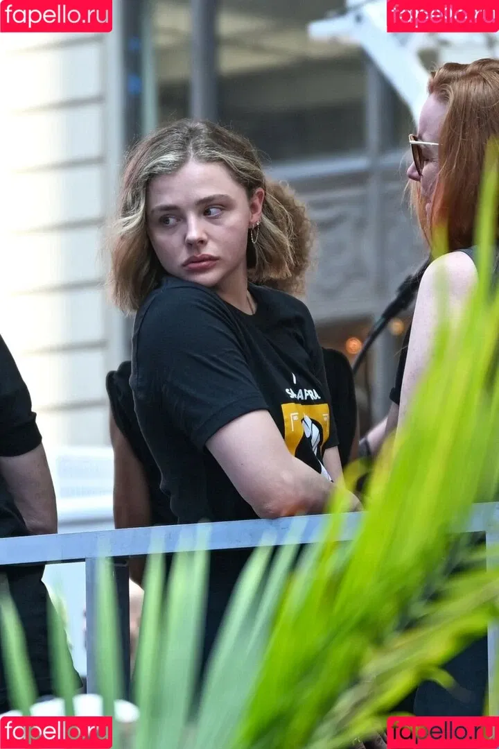 Chloë Grace Moretz / chloegmoretz / https: Onlyfans Photo Gallery 