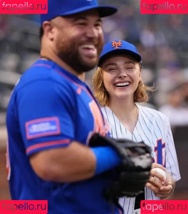 Chloë Grace Moretz / chloegmoretz / https: Onlyfans Photo Gallery 