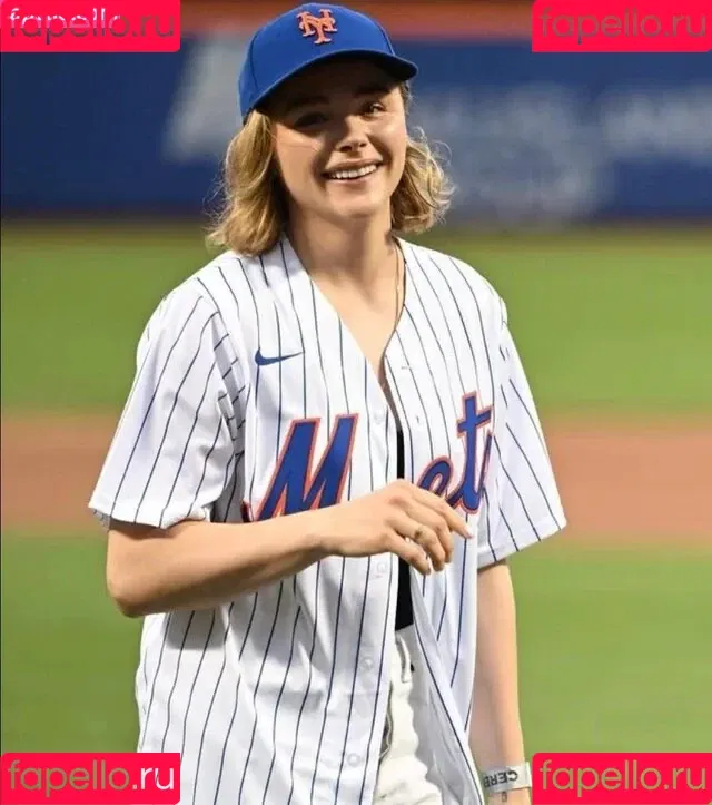 Chloë Grace Moretz / chloegmoretz / https: Onlyfans Photo Gallery 