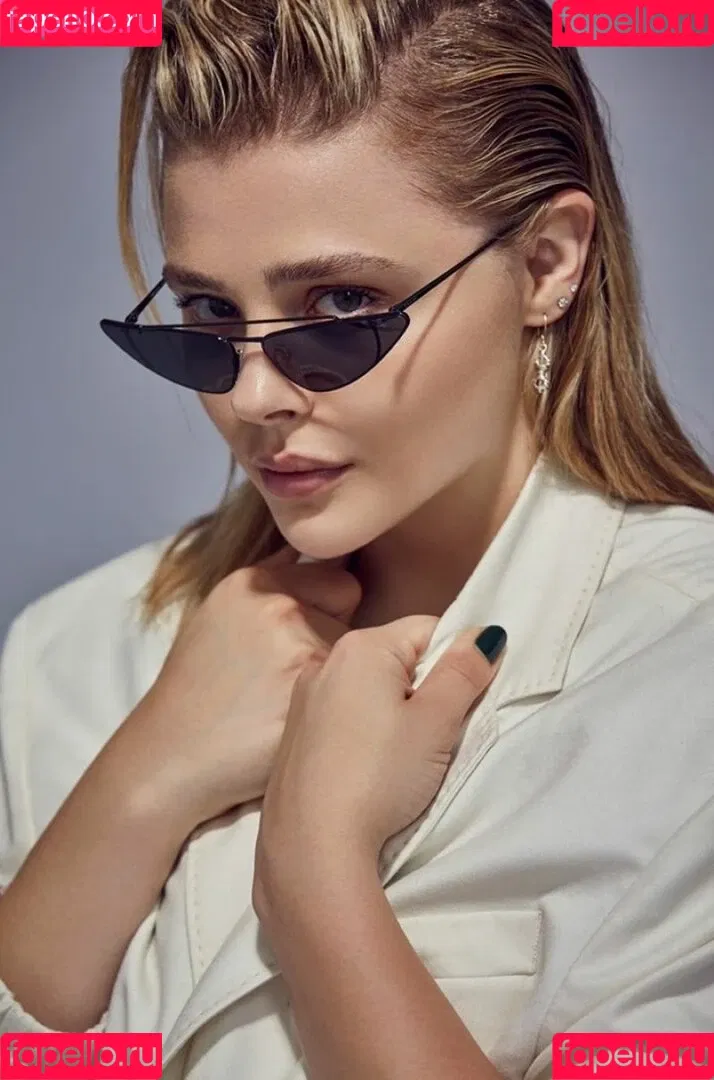 Chloë Grace Moretz / chloegmoretz / https: Onlyfans Photo Gallery 