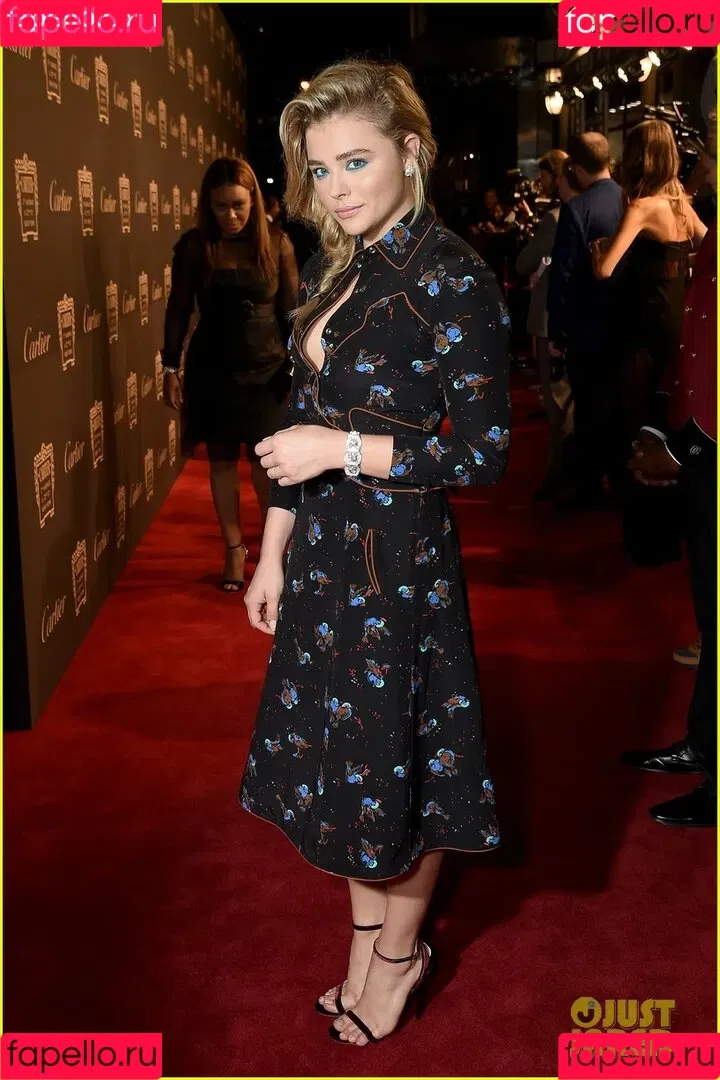 Chloë Grace Moretz / chloegmoretz / https: Onlyfans Photo Gallery 