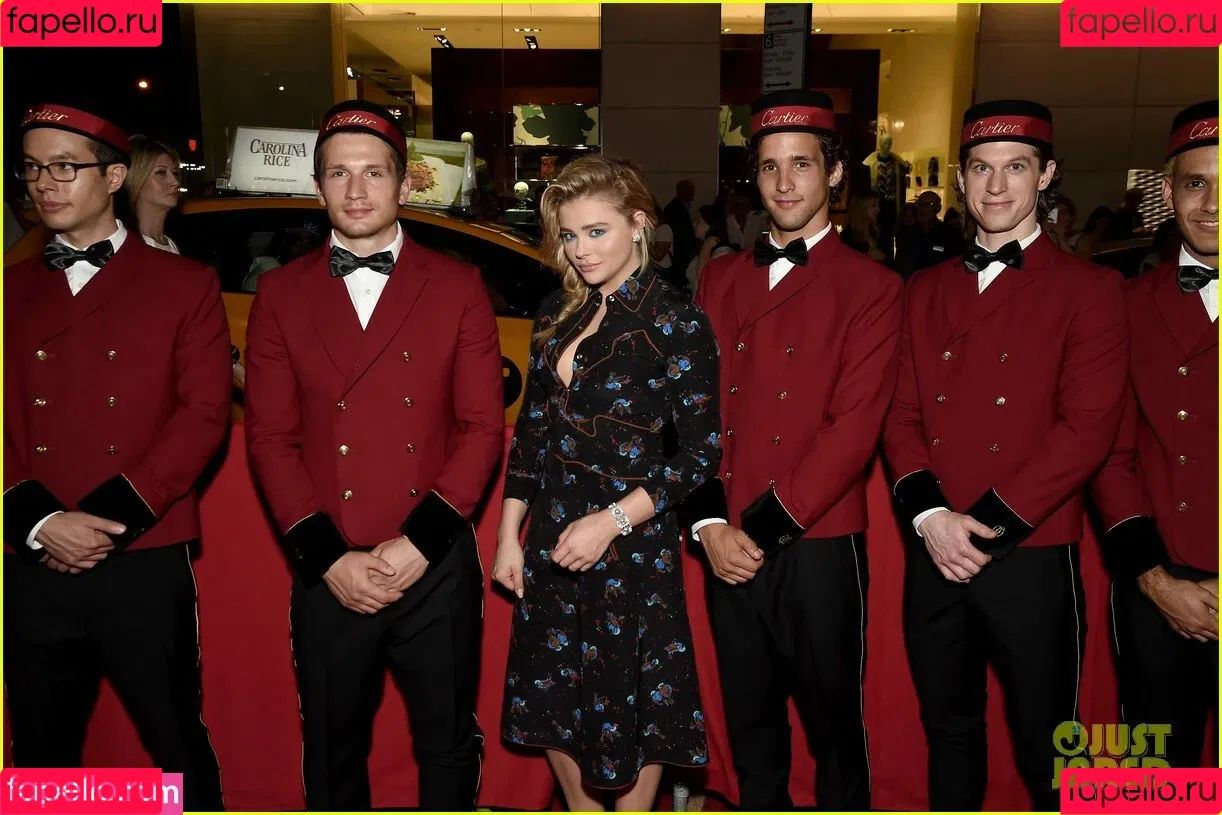 Chloë Grace Moretz / chloegmoretz / https: Onlyfans Photo Gallery 