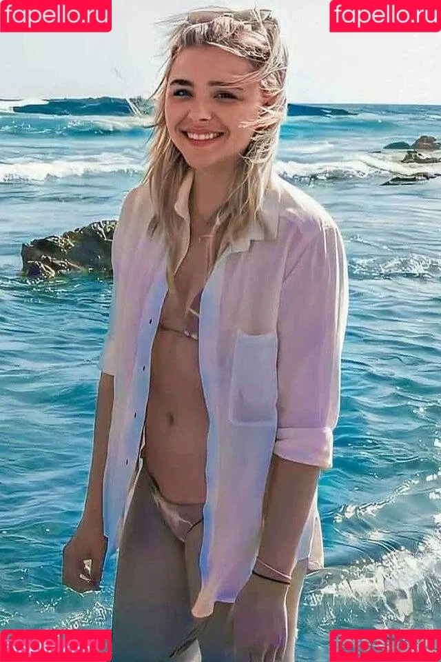 Chloë Grace Moretz / chloegmoretz / https: Onlyfans Photo Gallery 