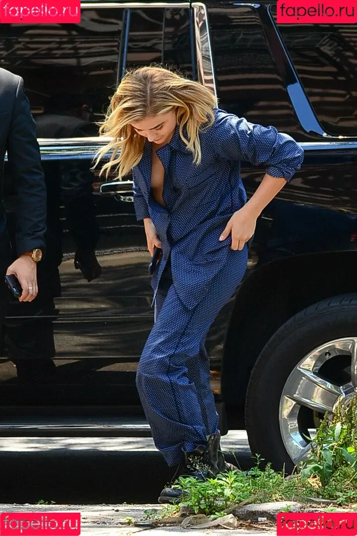 Chloë Grace Moretz / chloegmoretz / https: Onlyfans Photo Gallery 