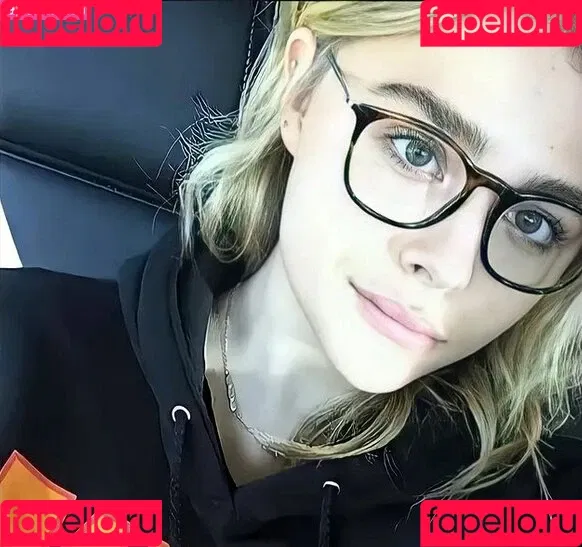 Chloë Grace Moretz / chloegmoretz / https: Onlyfans Photo Gallery 